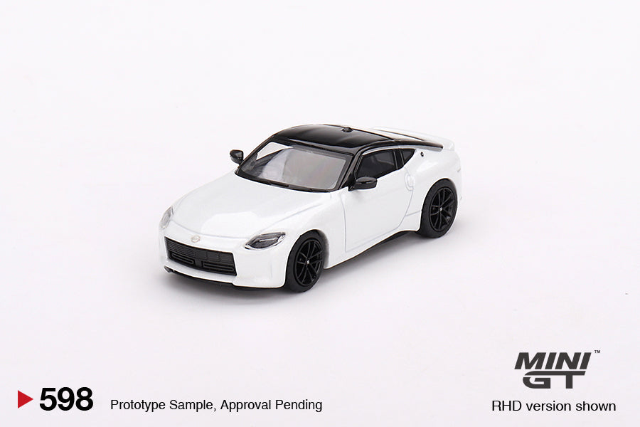1:64 Nissan Fairlady Z Version ST 2023 -- Everest White -- Mini GT