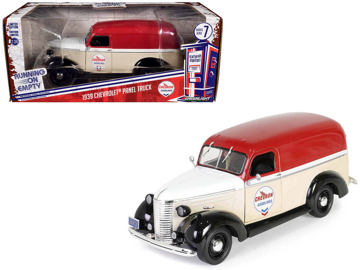 ミニカー GreenLight 1939 Chevrolet Panel Truck 1:24 1939 Chevrolet Panel Truck -- Chevron Gasolines -- Greenlight