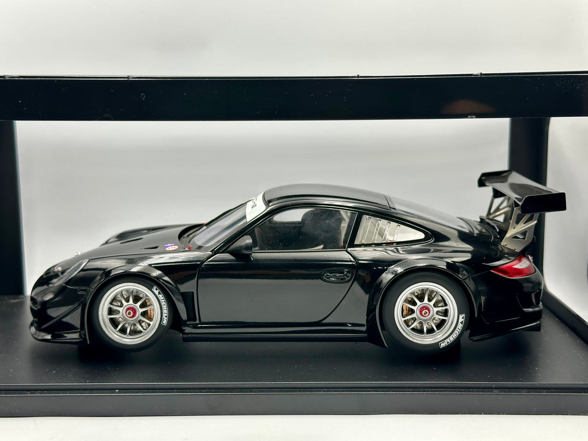 1:18 Porsche 911 (997) GT3 R 2010 -- Plain Black -- AUTOart 81071