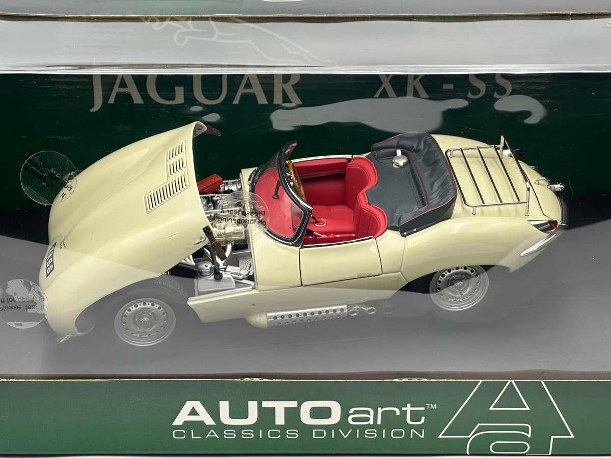 JAGUAR XK-SS 1956 crème cream 1/18 AUTOart 73512 voiture