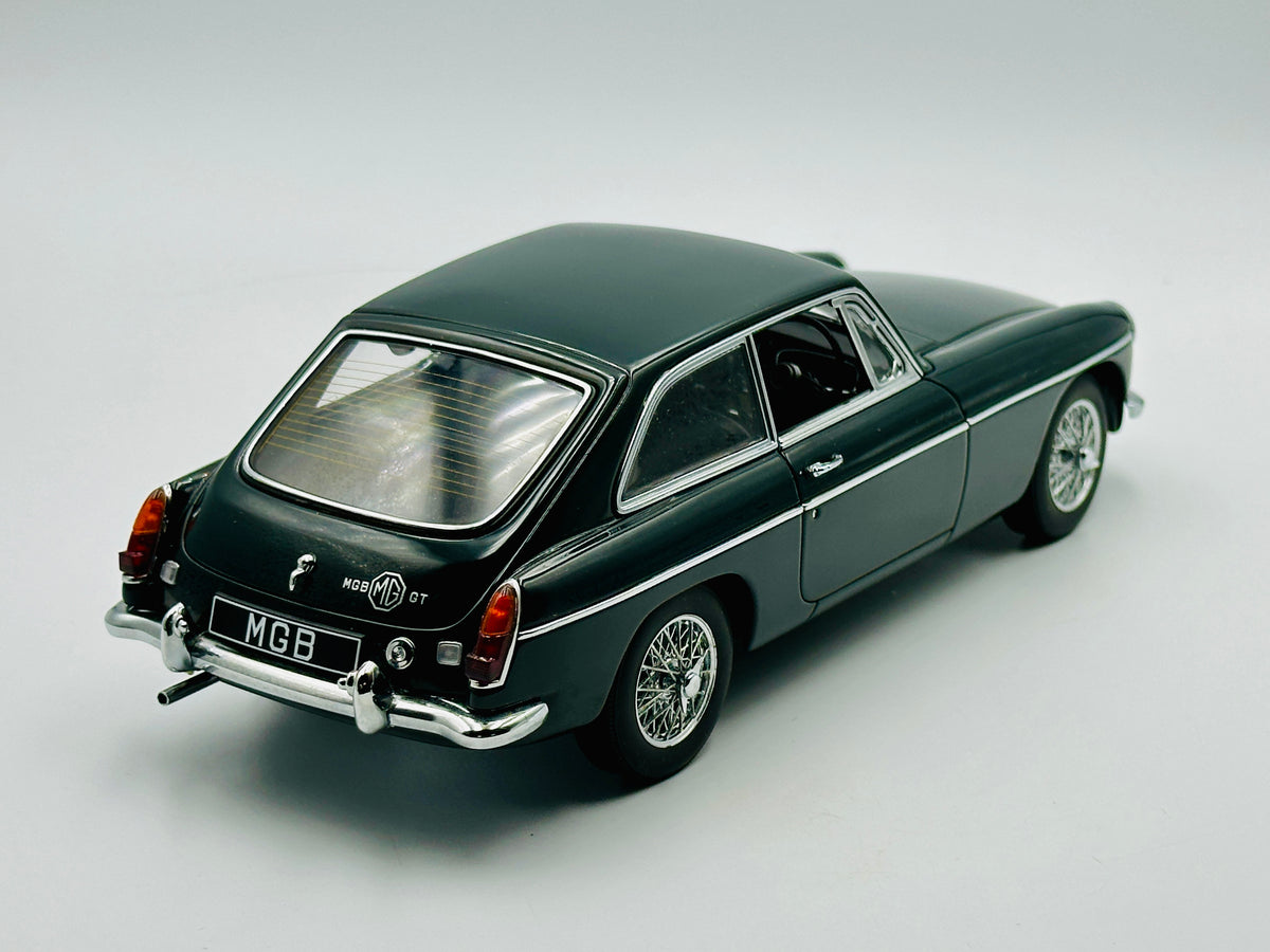 1:18 1969 MG B GT Coupe MKII -- Racing Green -- AUTOart Millenium 7660