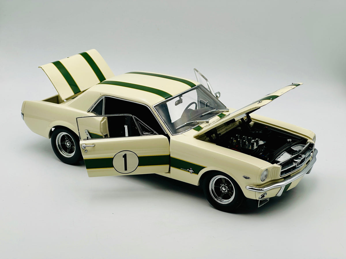 1:18 1967 Ian Pete Geoghegan - #1 Castrol Ford Mustang -- Classic Ca