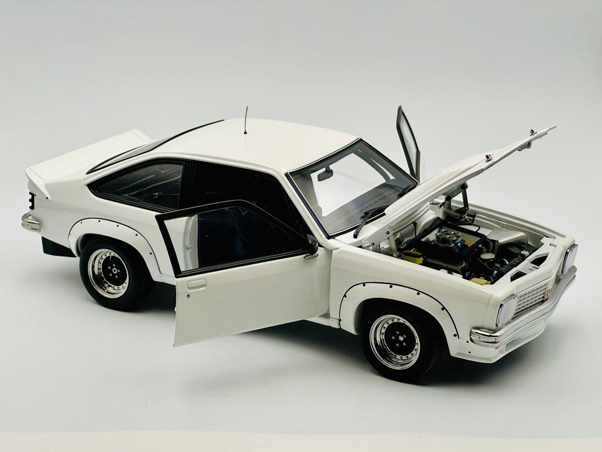 1:18 Holden LX Torana A9X Hathcback -- Plain Body White -- Biante/AUTO