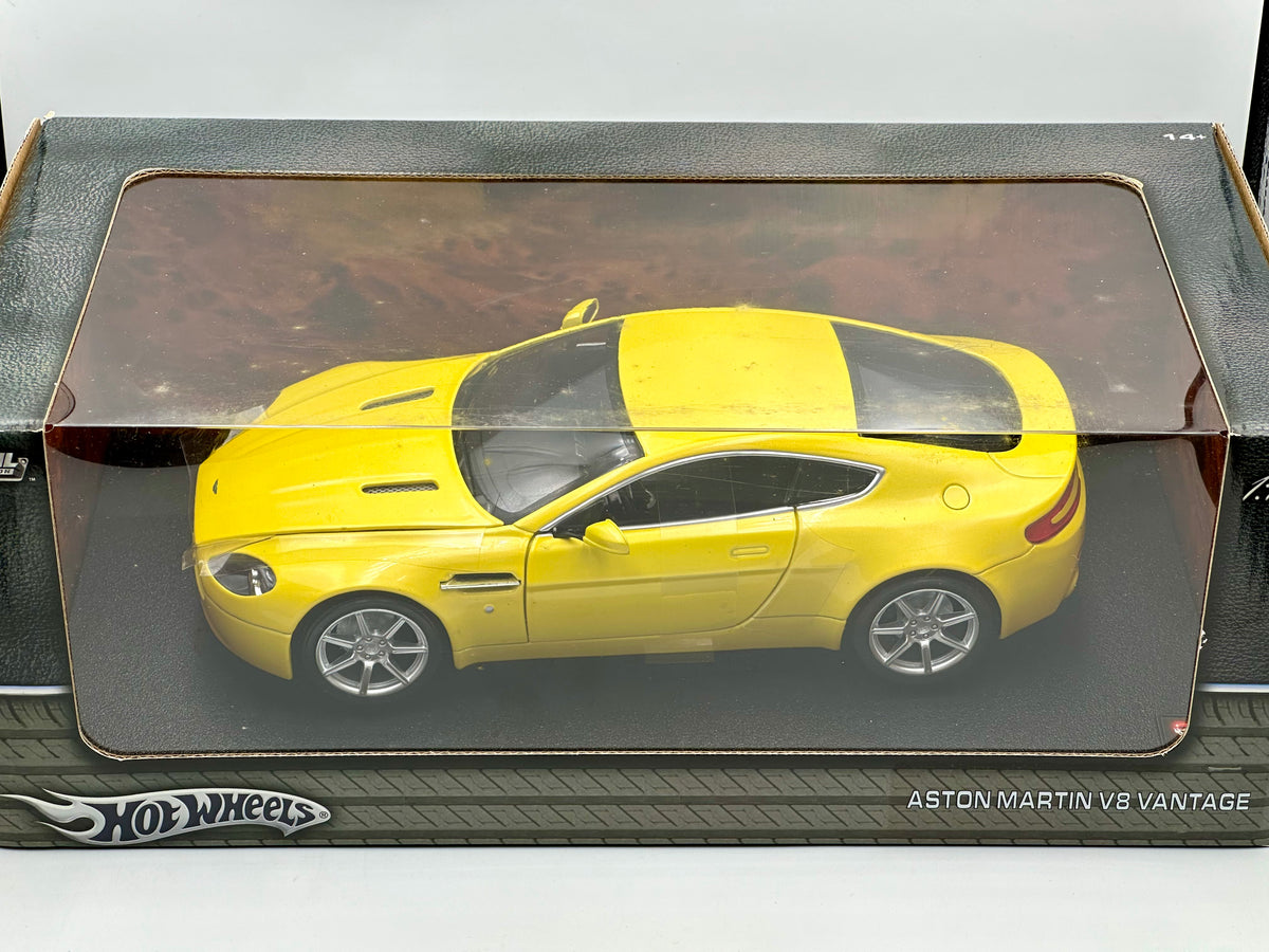 Hot Wheels 1/18 - Aston Martin V8 Vantage Jaune - Collection - Très Bon État