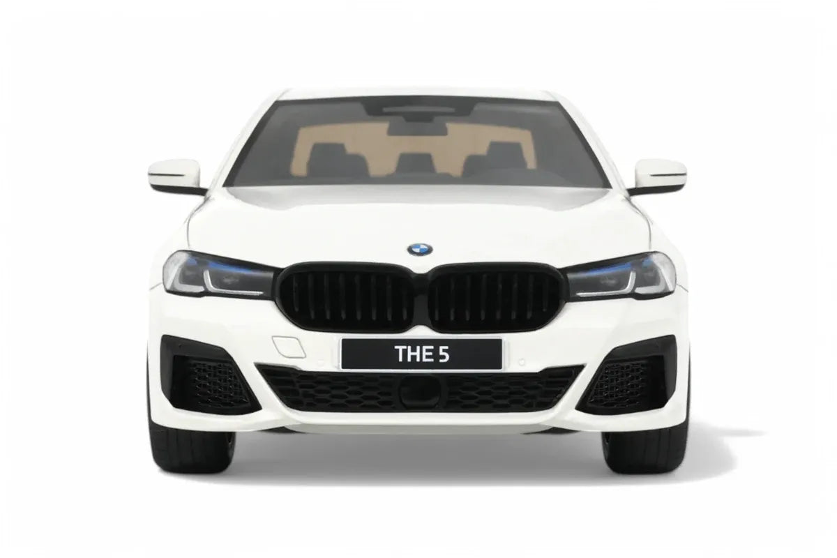 BMW 545e XDrive G30 2023 Alpine White III – GT Spirit 1/18 – Miniature Neuve