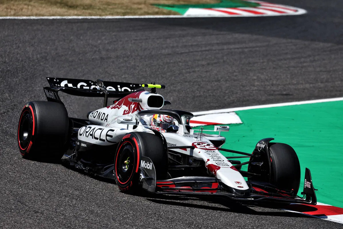 Pre-Order) 1:18 2025 Yuki Tsunoda -- Japanese GP -- #22 Red Bull RB21