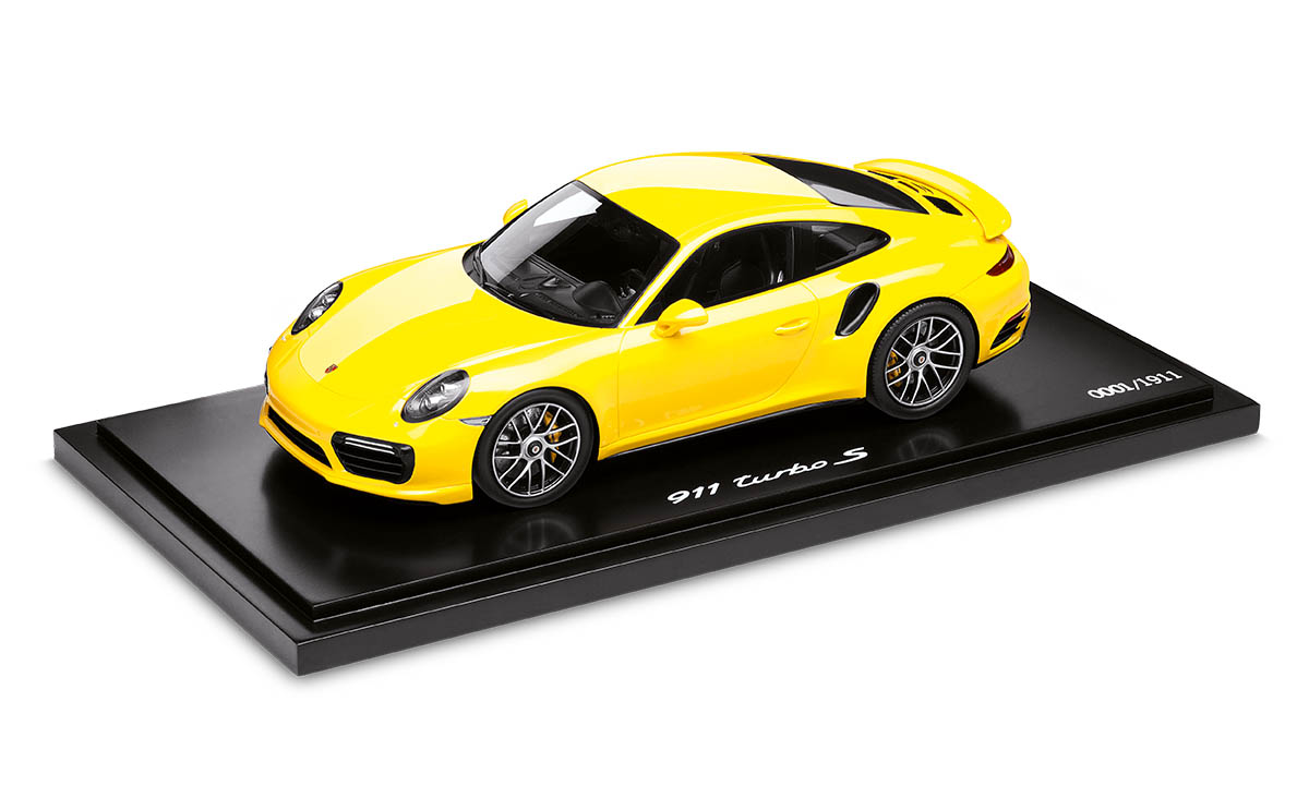 ポルシェ 911 ターボS 1/18 ミニカー スパーク イエロー ケース付き