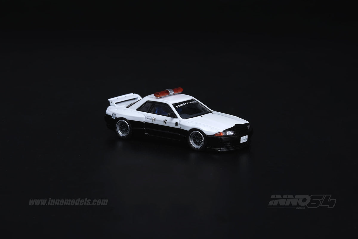 1:64 Nissan Skyline GT-R R32 Pandem -- Japan Police Livery Drift Car -