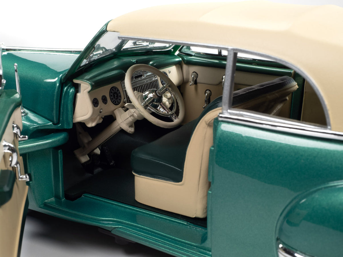 1 18 1947 Cadillac Series 62 Soft Top Green White Auto World 1 18 1947 Cadillac Series 62 Soft Top Green White Auto World