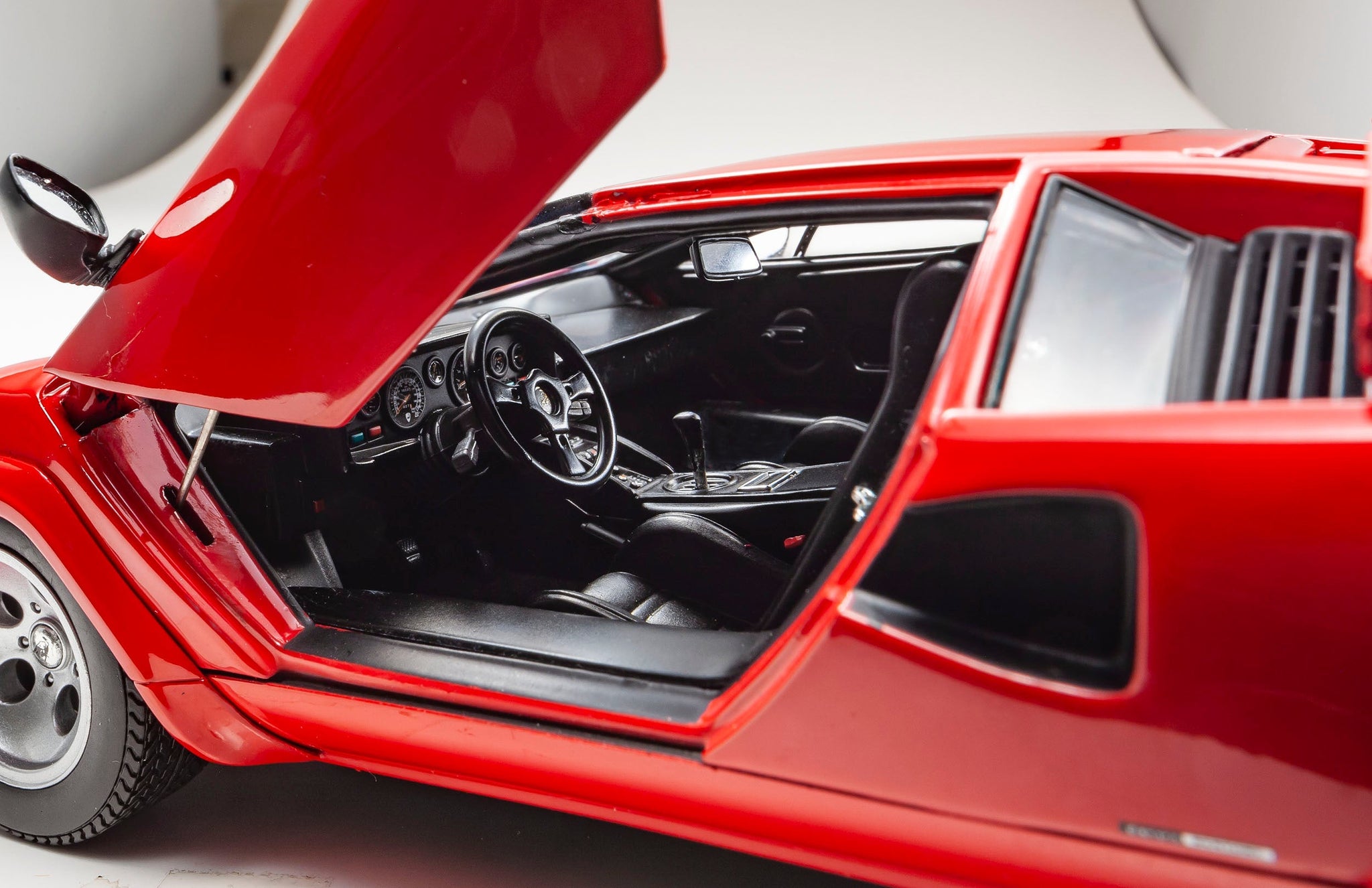 1:18 Lamborghini Countach LP500S -- Red -- Kyosho