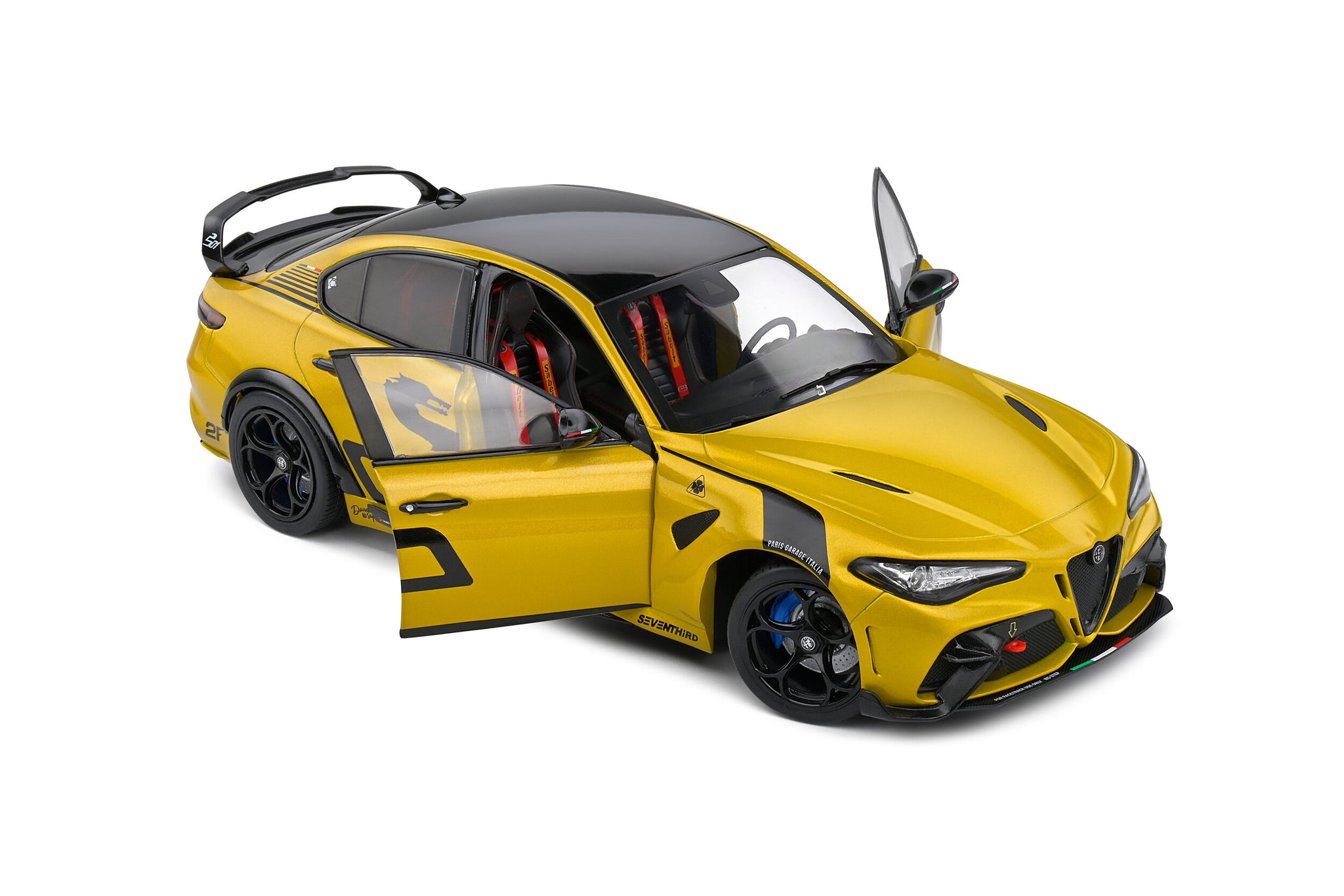 1:18 Alfa Romeo Giulia GTA Nagemaakt -- Yellow/Black -- Solido