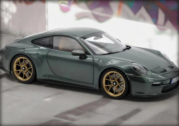 (Pre-Order) 1:18 Porsche 911 (992) GT3 Coupe 2021 -- Green Metallic -- Norev