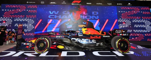 (Pre-Order) 1:43 2023 Max Verstappen -- World Championship Winner -- Red Bull Racing RB19 -- Minichamps F1