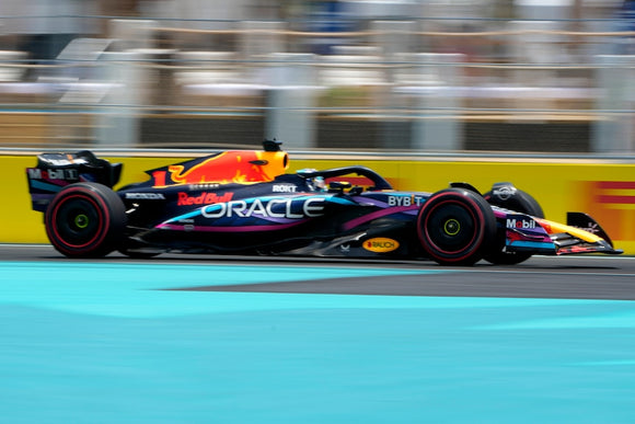 (Pre-Order) 1:12 2023 Max Verstappen -- Miami GP Winner -- Red Bull Racing RB19 -- Spark F1
