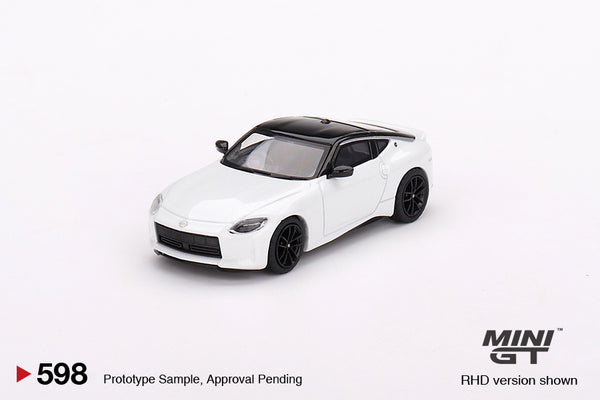 1:64 Nissan Fairlady Z Version ST 2023 -- Everest White -- Mini GT