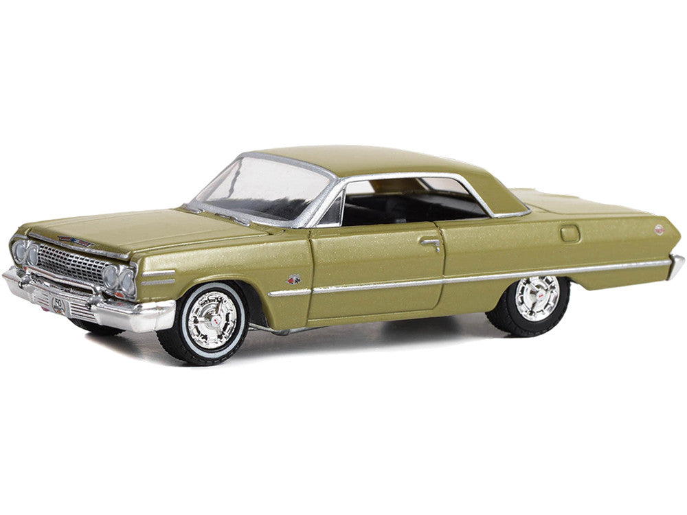 Modèle Réduit Chevrolet Impala SS 1963 - Échelle 1:64, Couleur Bronze, Greenlight, Neuf