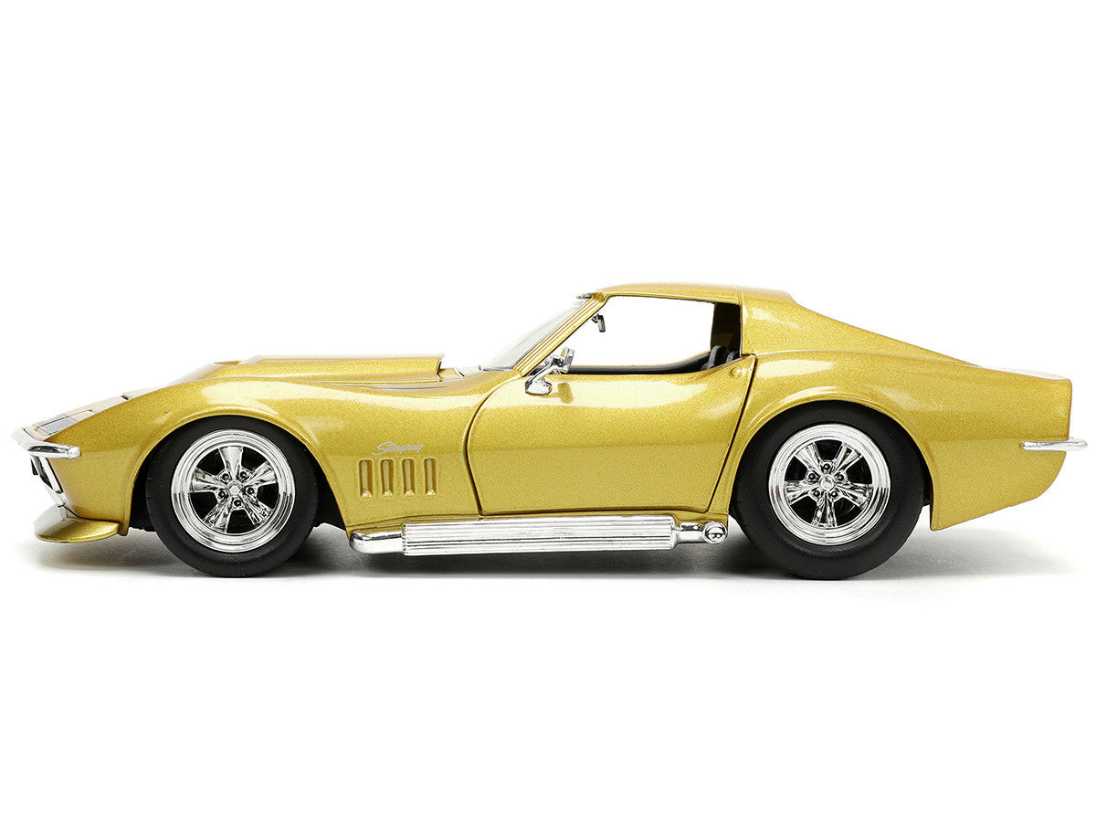 1:24 1969 Chevrolet Corvette Stingray ZL-1 -- Gold w/Black Stripe -- J