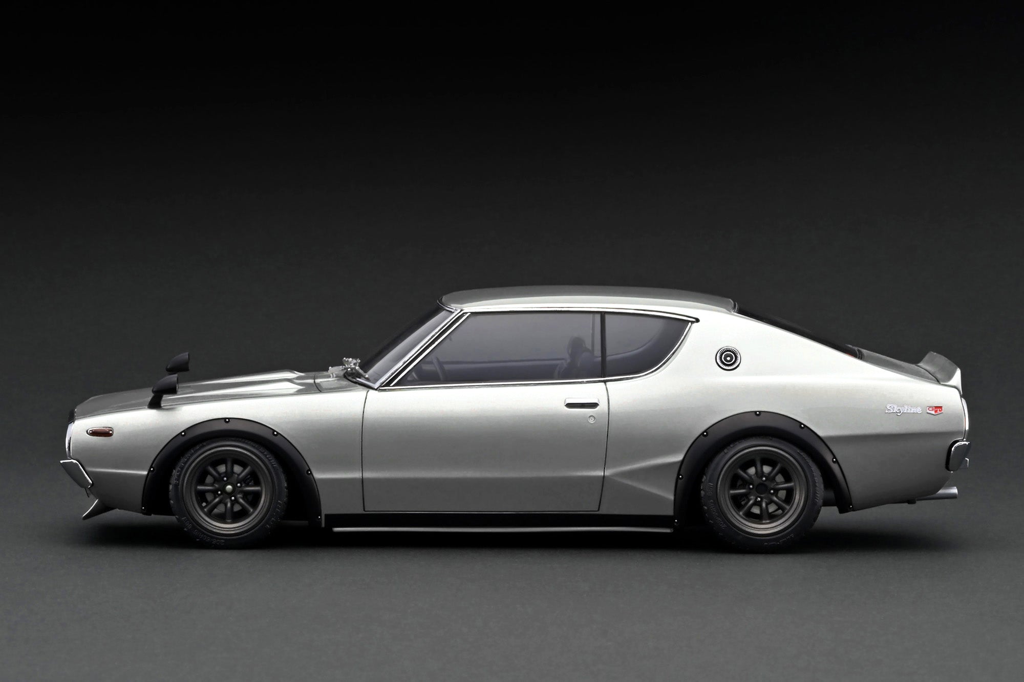 1:18 Nissan Skyline 2000 GT-R (KPGC110) -- Silver -- Ignition Model IG