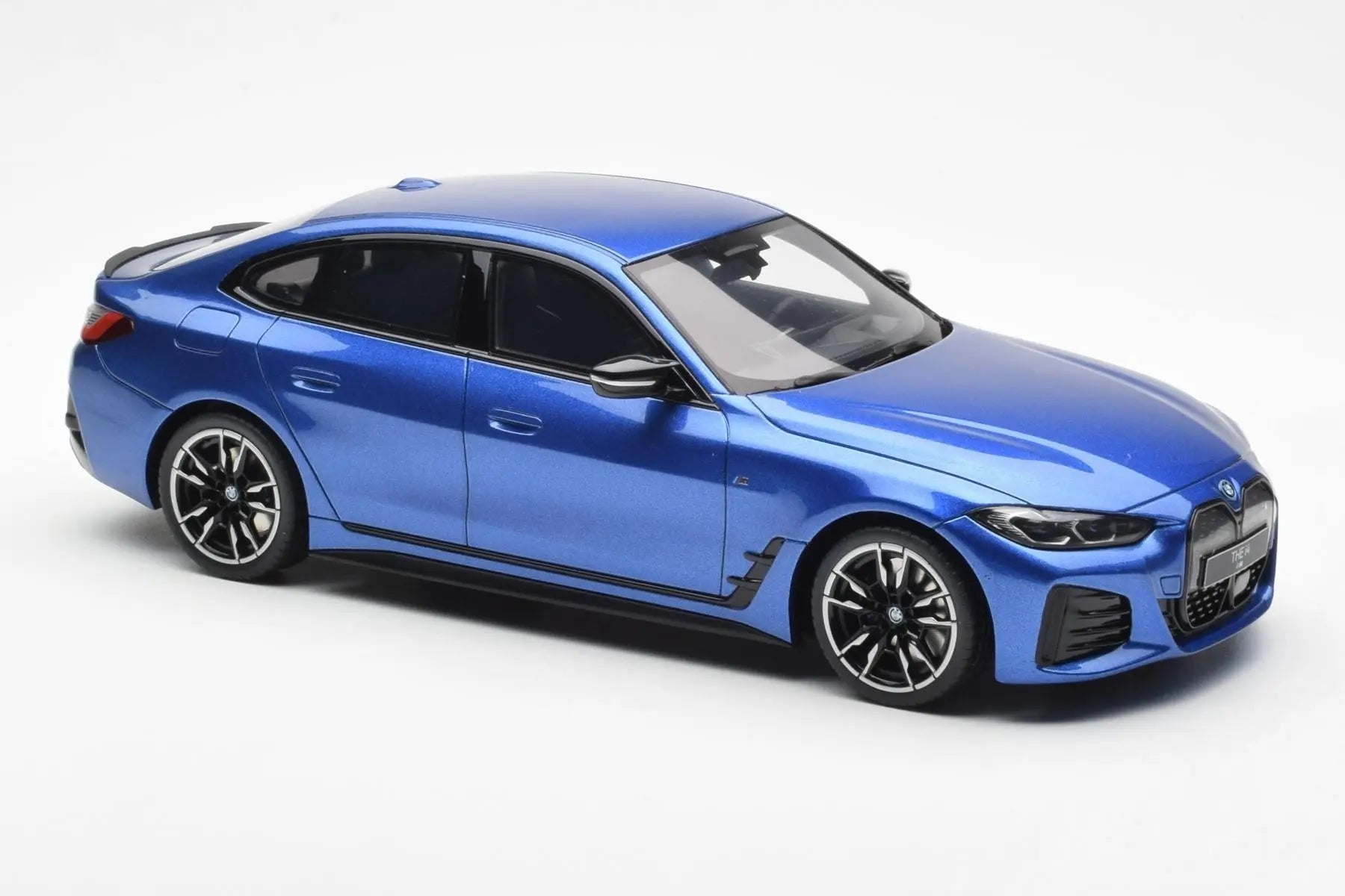 1:18 BMW i4 M50 (G26) 2022 -- Blue -- Ottomobile