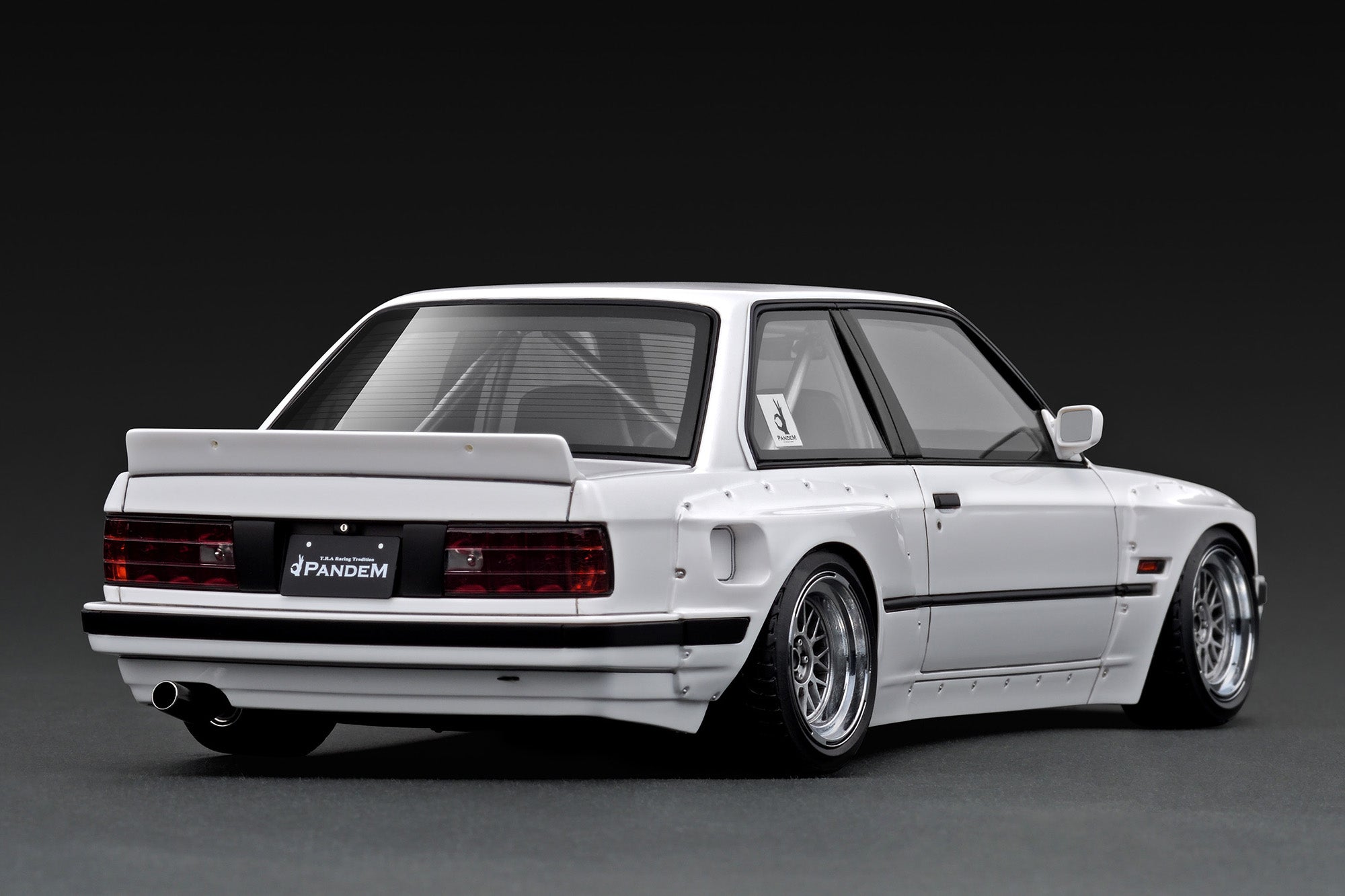 1:18 BMW M3 E30 PANDEM -- White -- Ignition Model IG3719