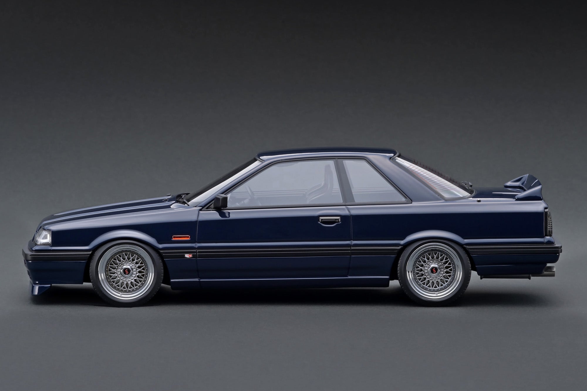 Pre-Order) 1:18 Nissan Skyline GTS-R (R31) -- Blue Black -- Ignition