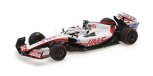 1:43 2022 Kevin Magnussen -- Bahrain GP -- HAAS F1 Team VF-22 -- Minichamps F1