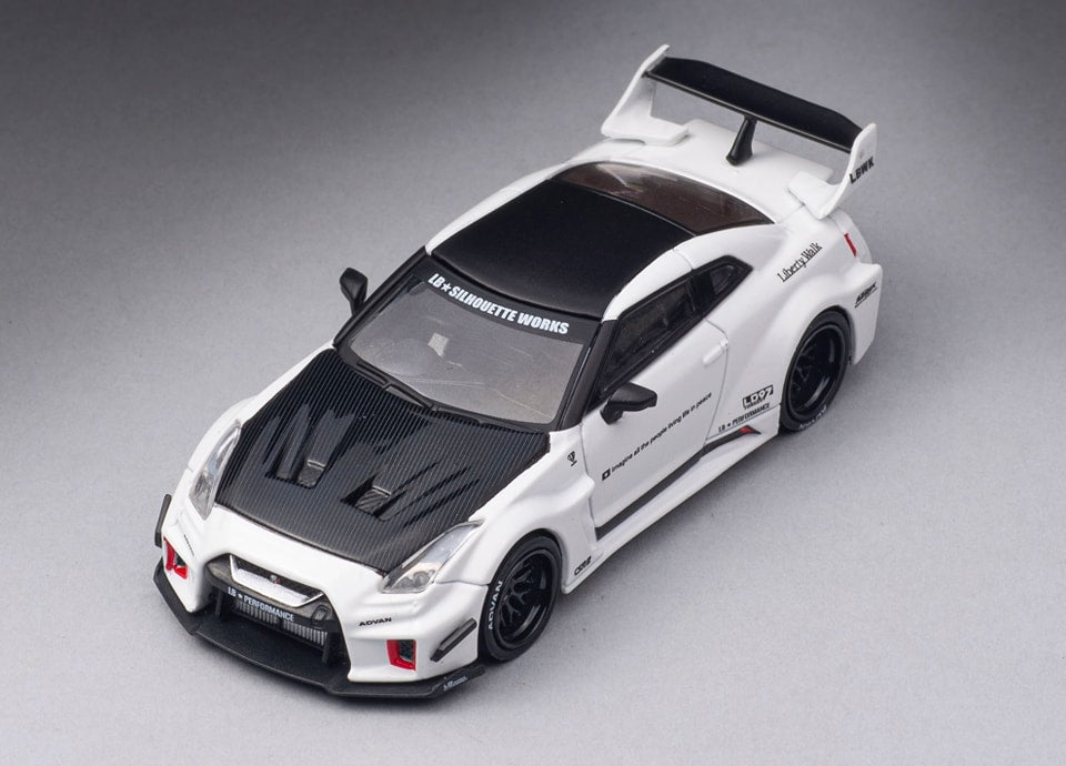 1:64 Nissan R35 LBWK Super Silhouette 35GT-RR -- White w/Carbon -- CM-