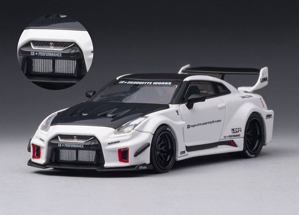 1:64 Nissan R35 LBWK Super Silhouette 35GT-RR -- White w/Carbon -- CM-