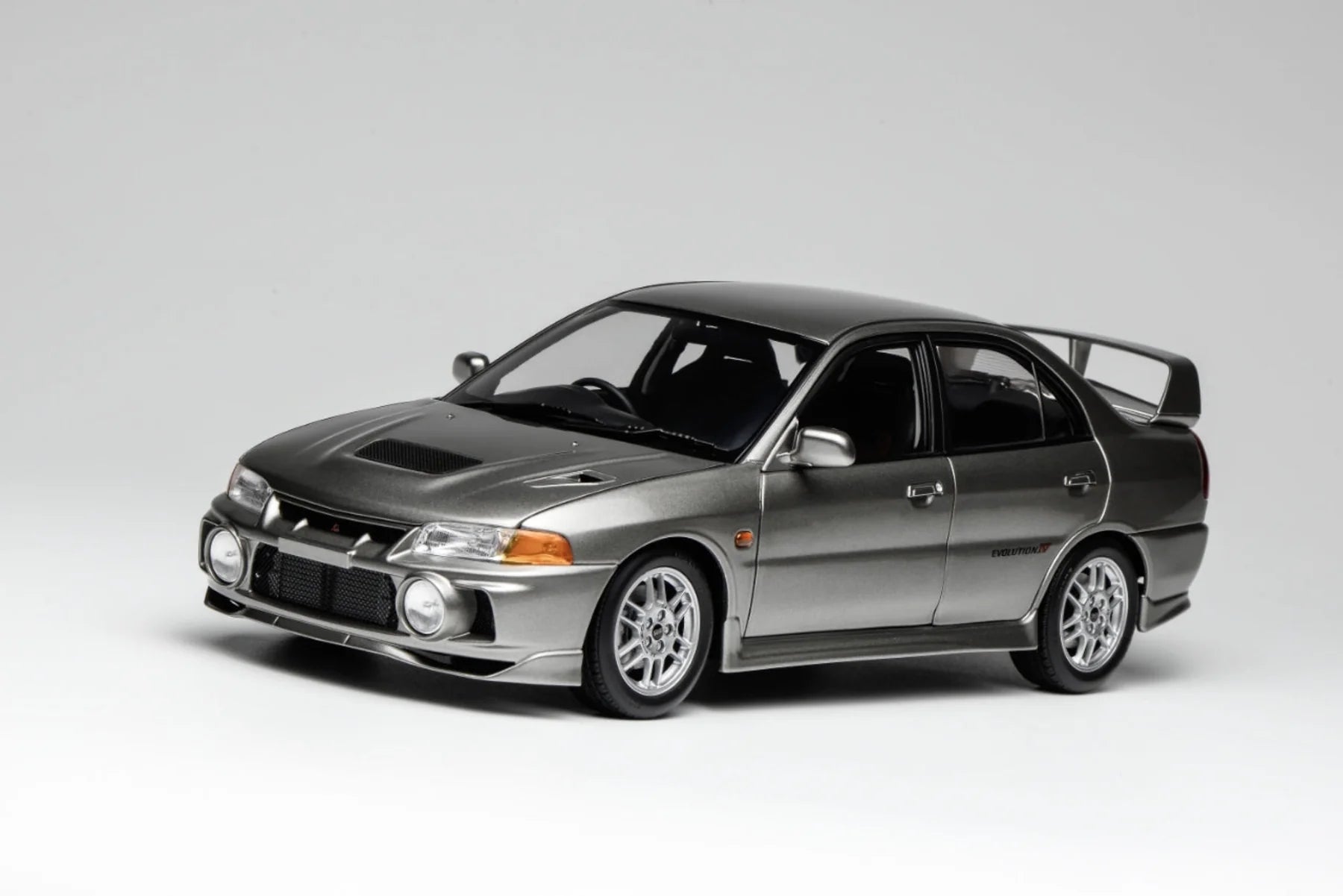 1:18 Mitsubishi Lancer Evolution IV -- Steel Silver Metallic -- Motorh