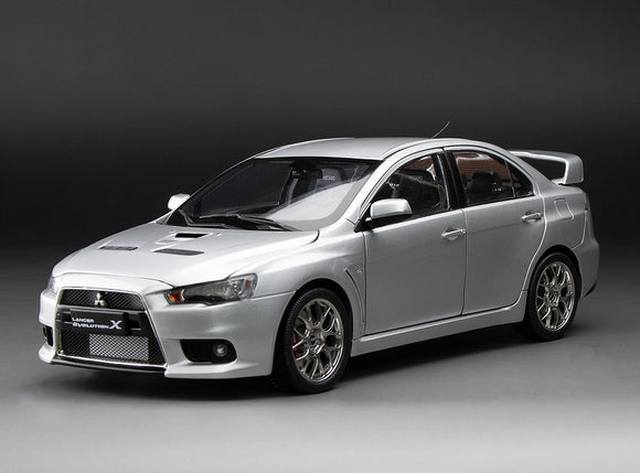 1:18 Mitsubishi Lancer Evo X (10) 2007 -- Cool Silver Metallic -- Sunstar