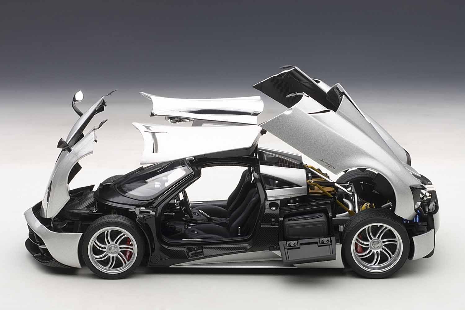1:18 Pagani Huayra -- Silver -- AUTOart 78266