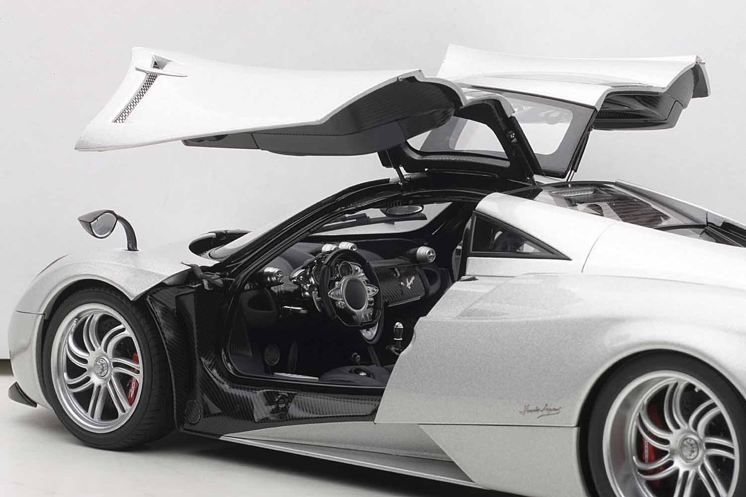 1:18 Pagani Huayra -- Silver -- AUTOart 78266