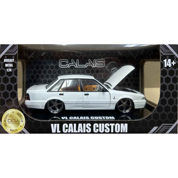 (Pre-Order) 1:24 Holden VL Calais - Custom -- White -- DDA Collectibles