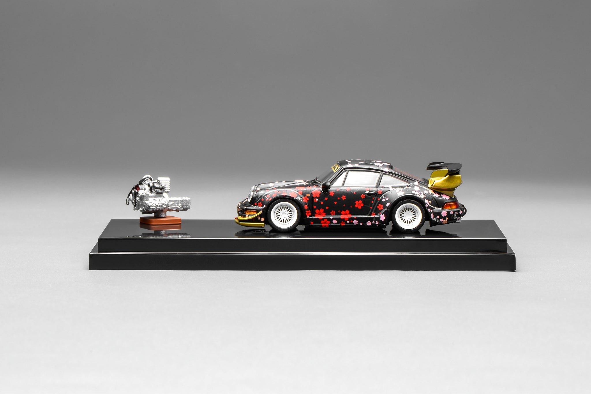 Pre-Order) 1:64 RWB 964 -- Sakura Aoki -- Motorhelix