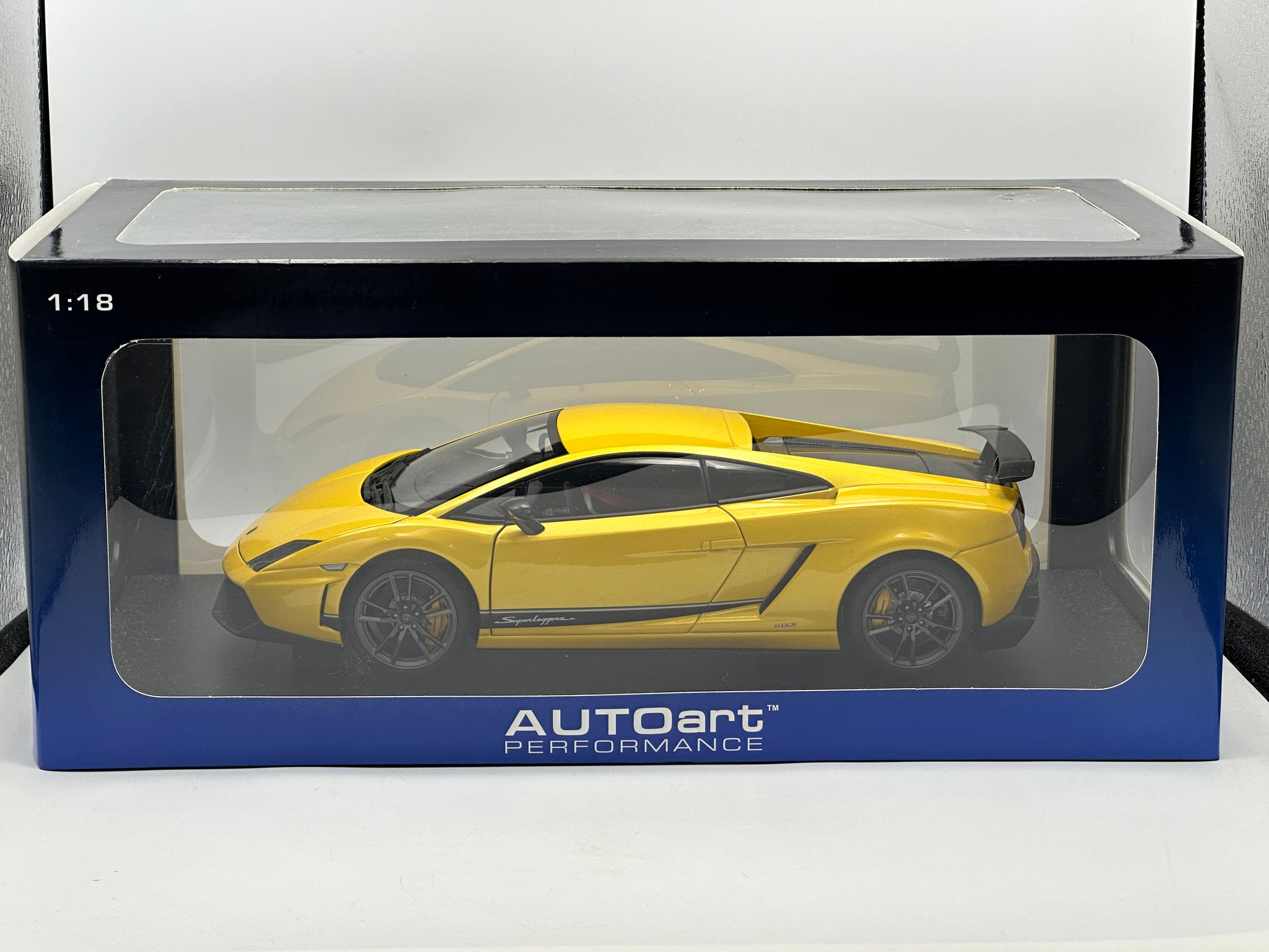 1:18 Lamborghini Gallardo LP570-4 Superleggera -- Yellow -- AUTOart 74