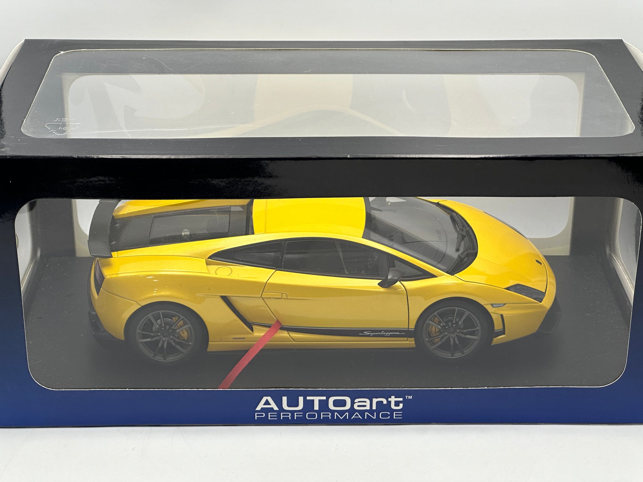1:18 Lamborghini Gallardo LP570-4 Superleggera -- Yellow -- AUTOart 74