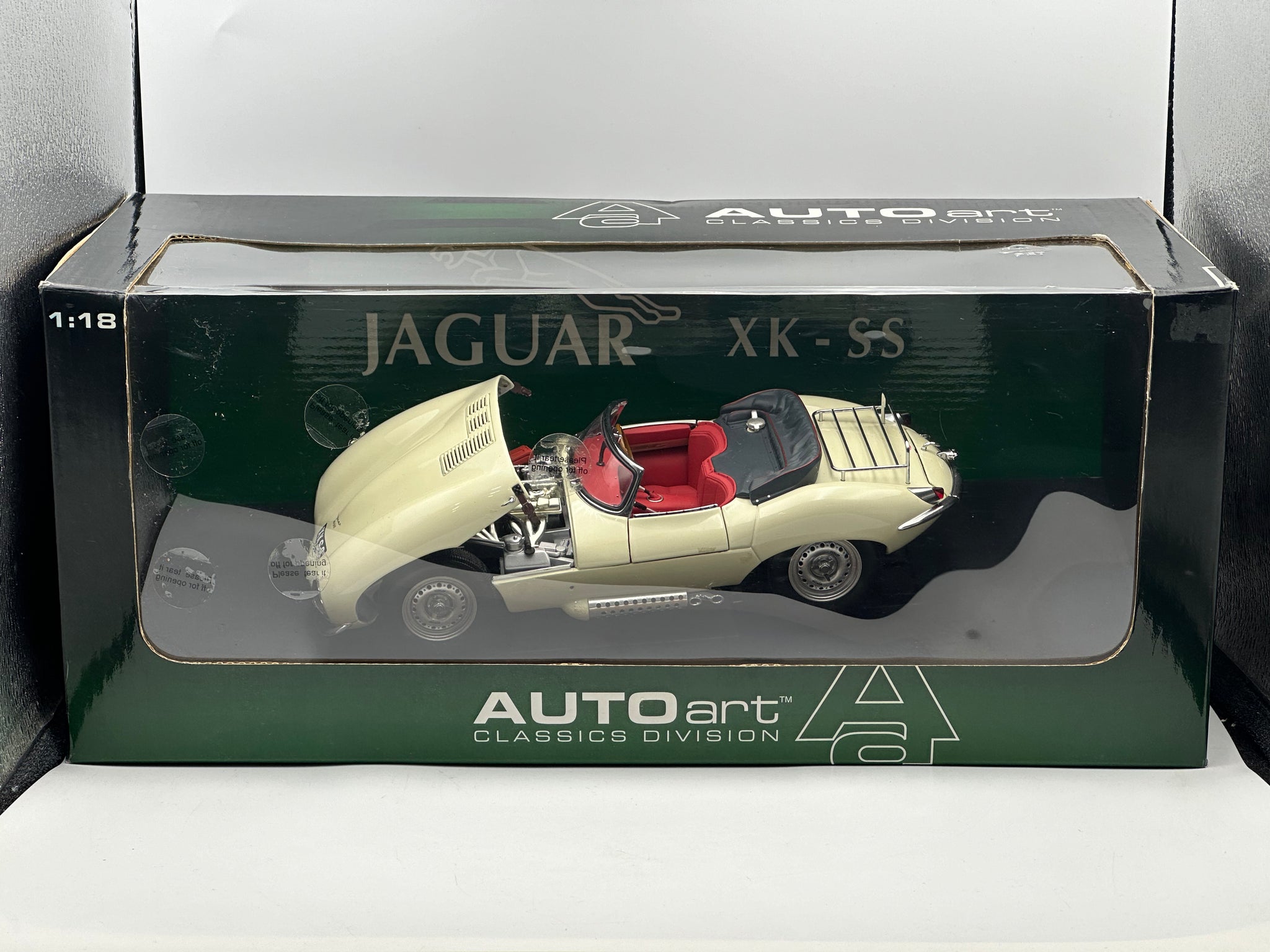 1:18 Jaguar XK-SS 1956 -- Cream -- AUTOart 73512 1:18 Jaguar XK-SS 1956 -- Cream -- AUTOart 73512