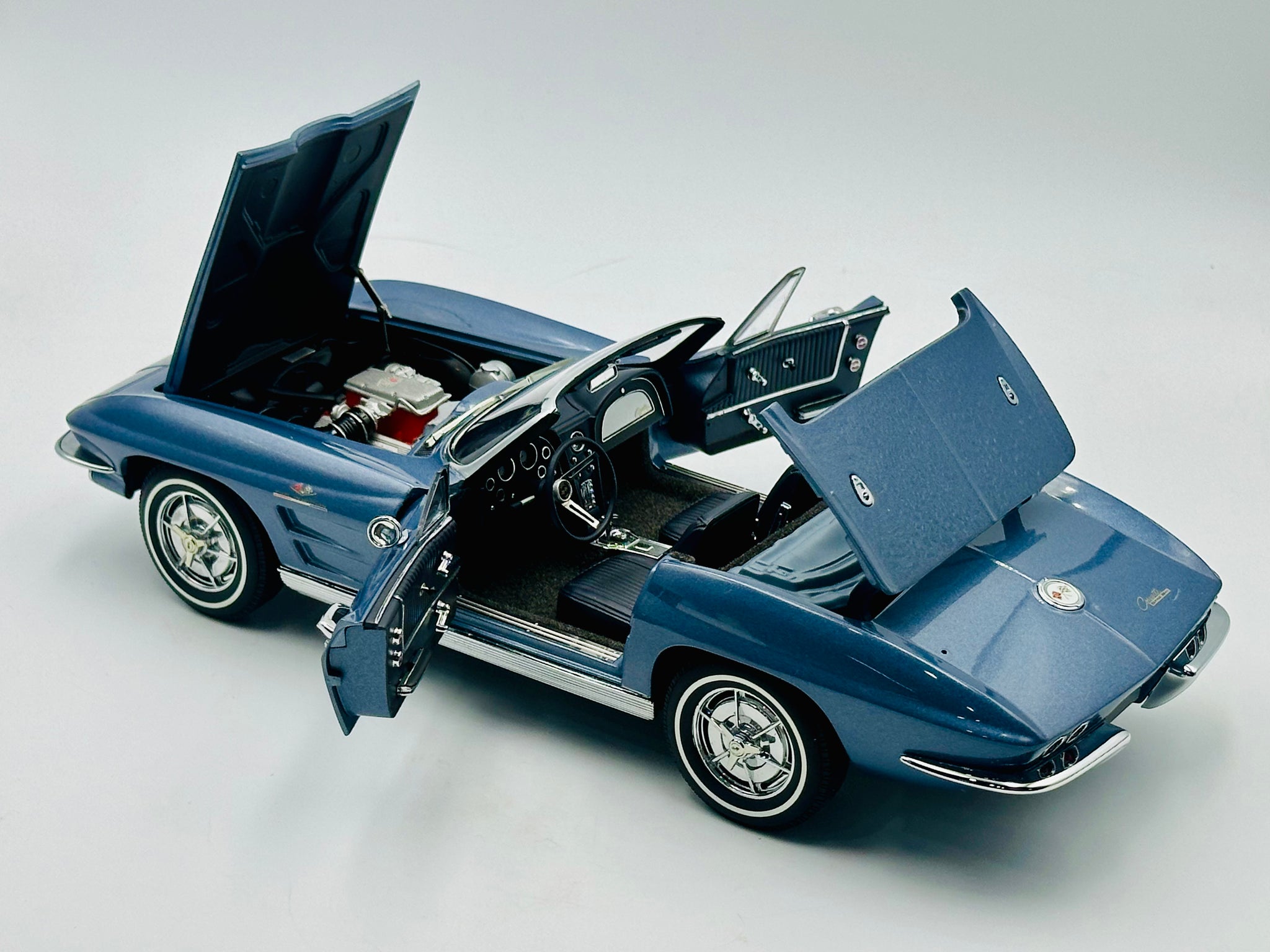 1:18 1963 Chevrolet Corvette Convertible -- Silver Blue -- AUTOart 711