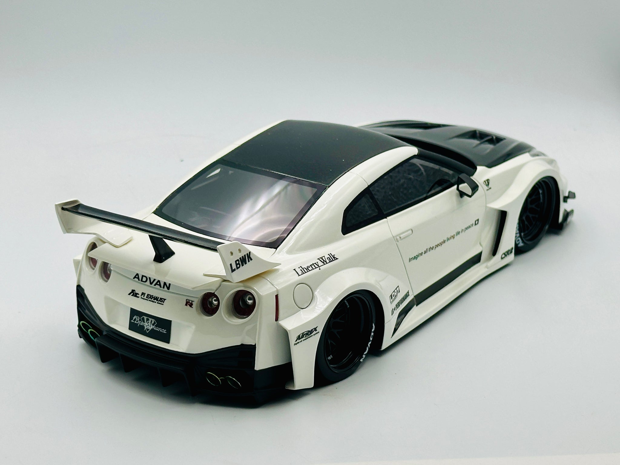 1:18 Nissan R35 GTR -- Liberty Walk LB-Silhouette Works GT -- TopSpeed
