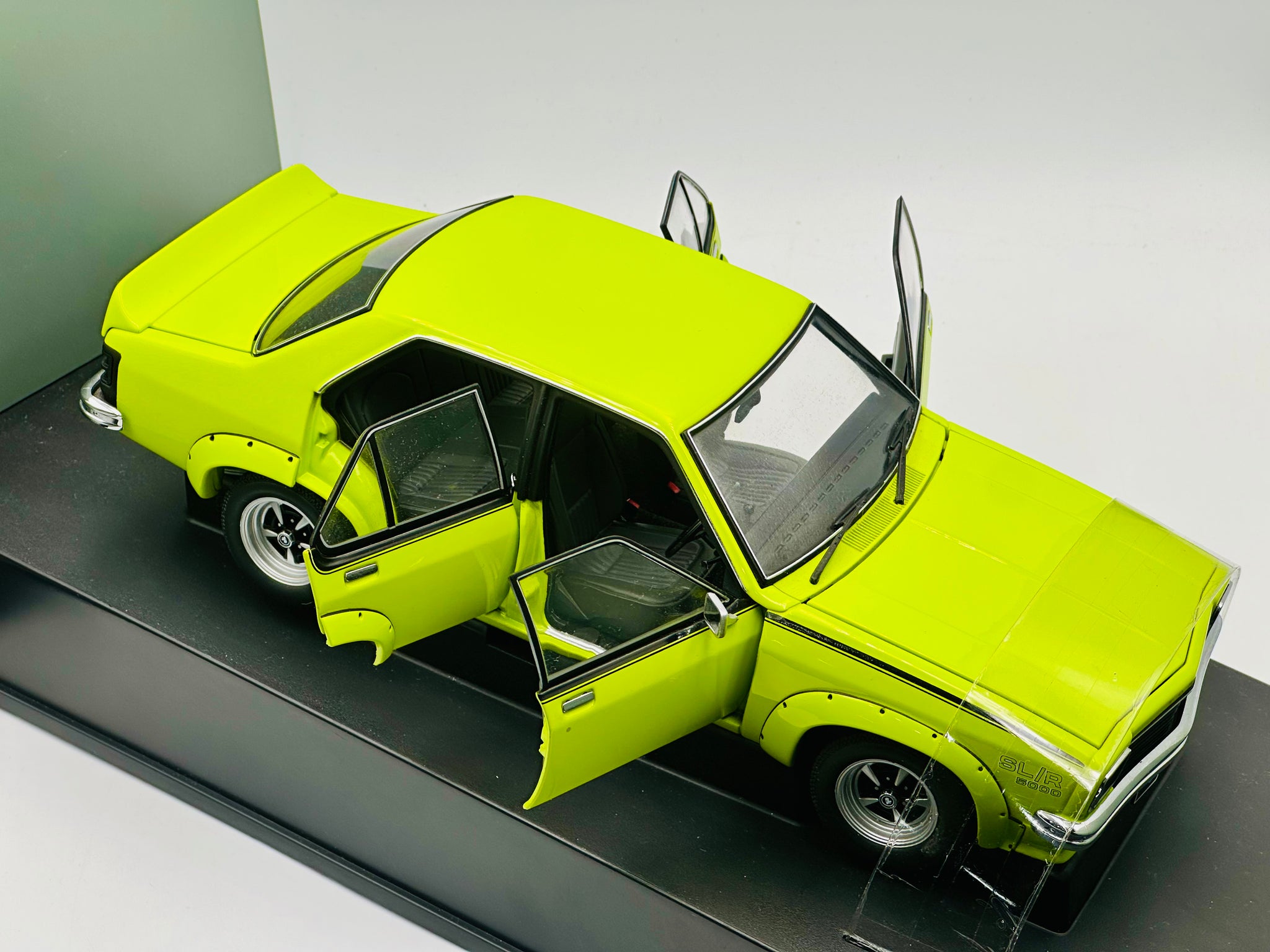 1:18 Holden LH Torana L34 SLR5000 -- Barbados Green -- Biante/AUTOart