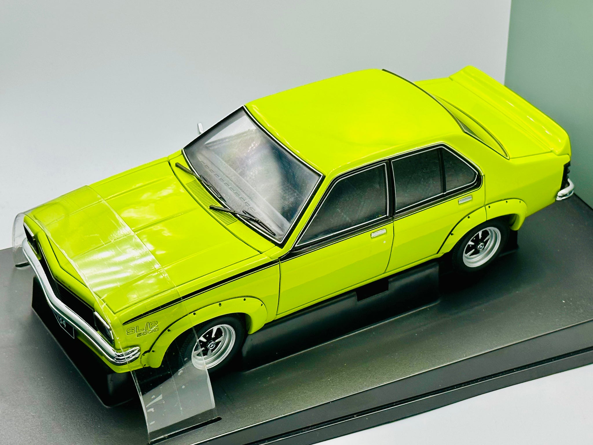 1:18 Holden LH Torana L34 SLR5000 -- Barbados Green -- Biante/AUTOart