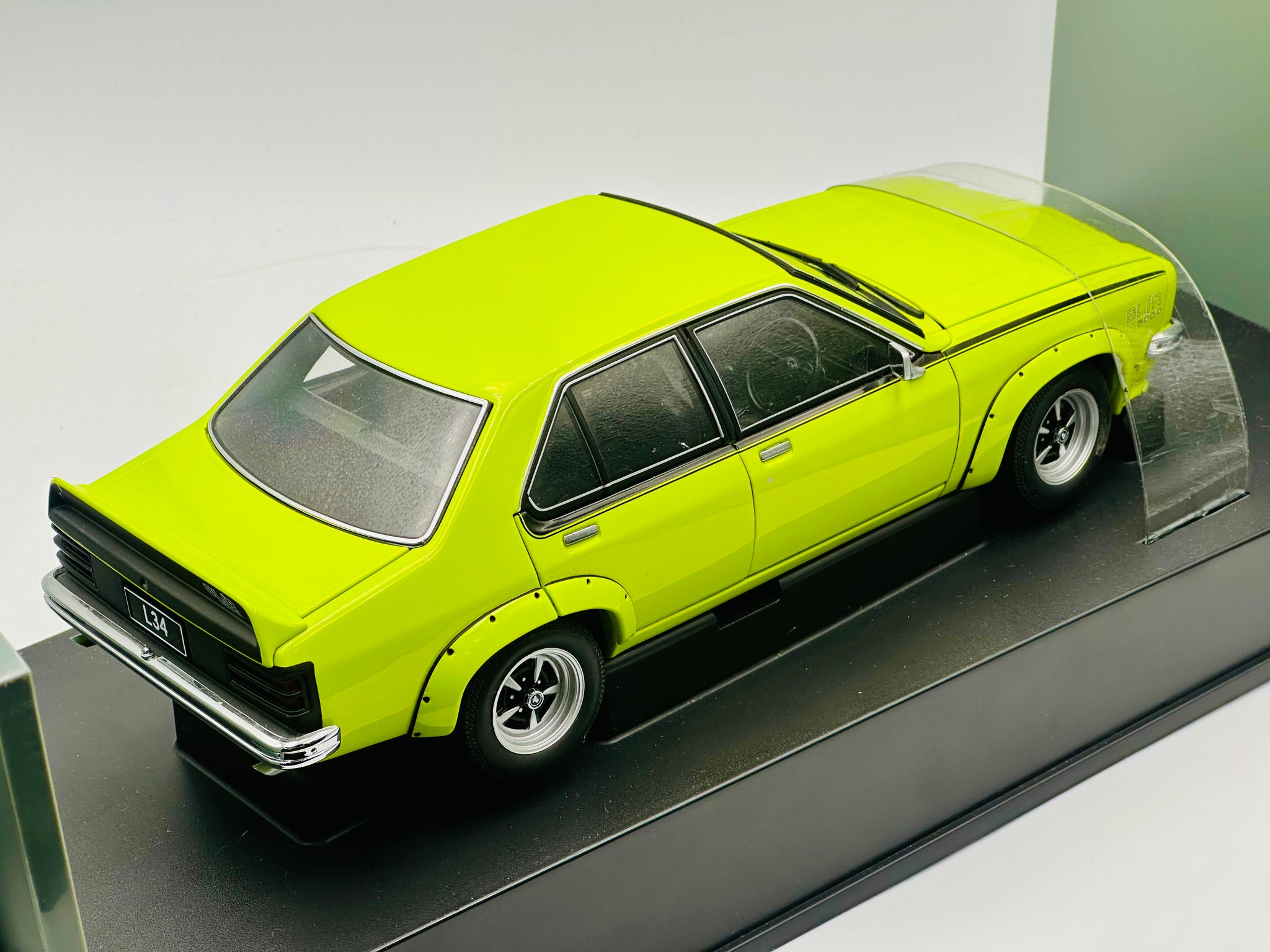 1:18 Holden LH Torana L34 SLR5000 -- Barbados Green -- Biante/AUTOart