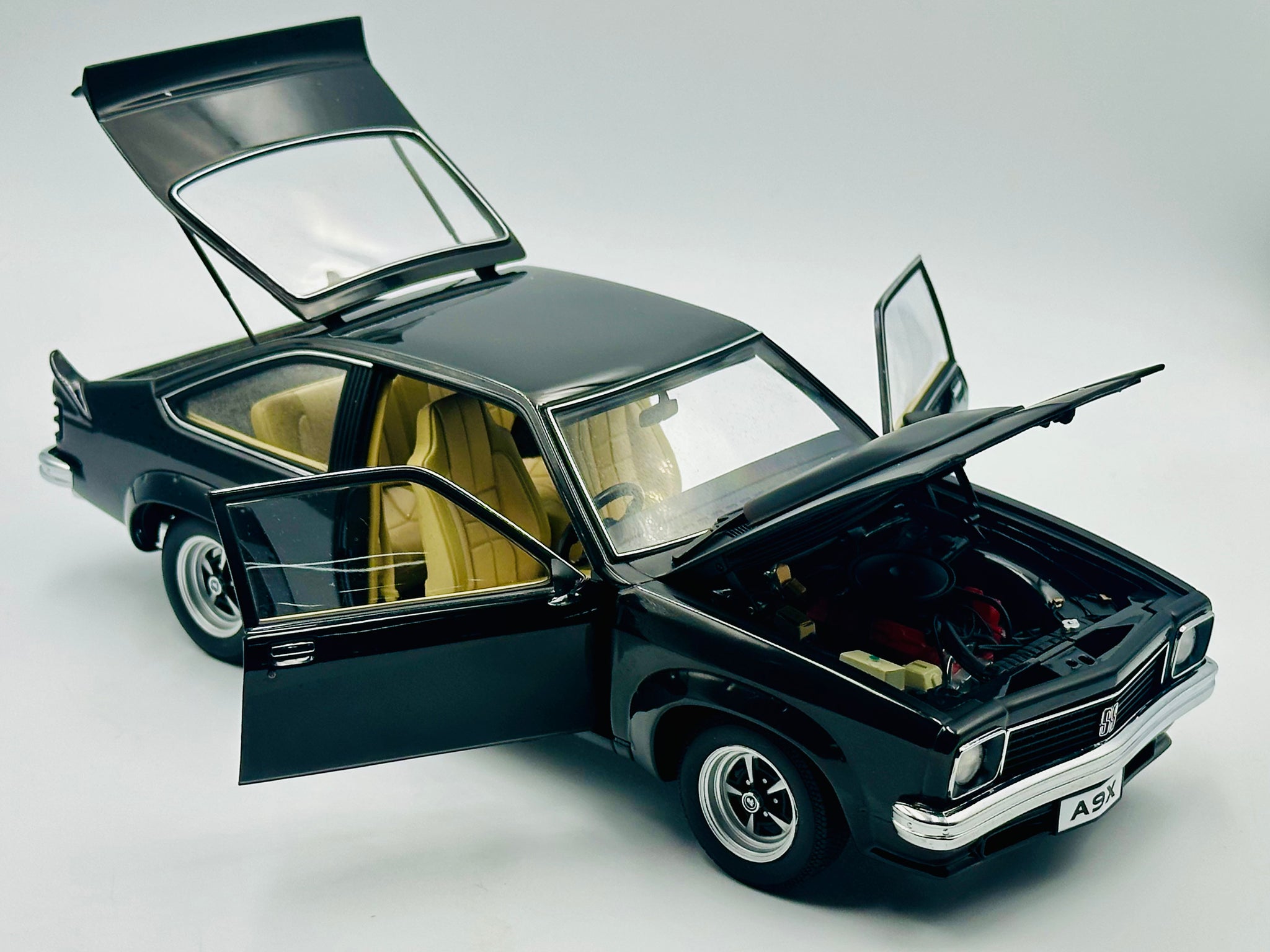 国内未入荷 1/18 AUTOart ホールデン LX トラーナ SS A9X 1:18 Holden LX Torana SS A9X Option -- Tuxedo Black -- Biante/AUTOart