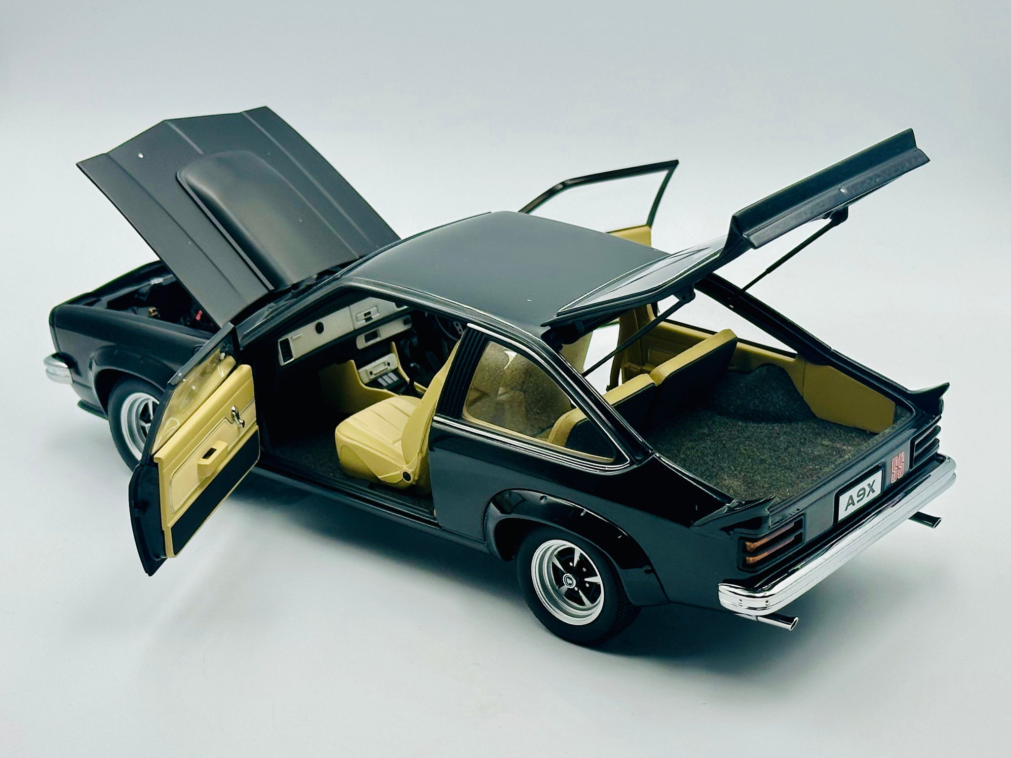 国内未入荷 1/18 AUTOart ホールデン LX トラーナ SS A9X 1:18 Holden LX Torana SS A9X Option -- Tuxedo Black -- Biante/AUTOart