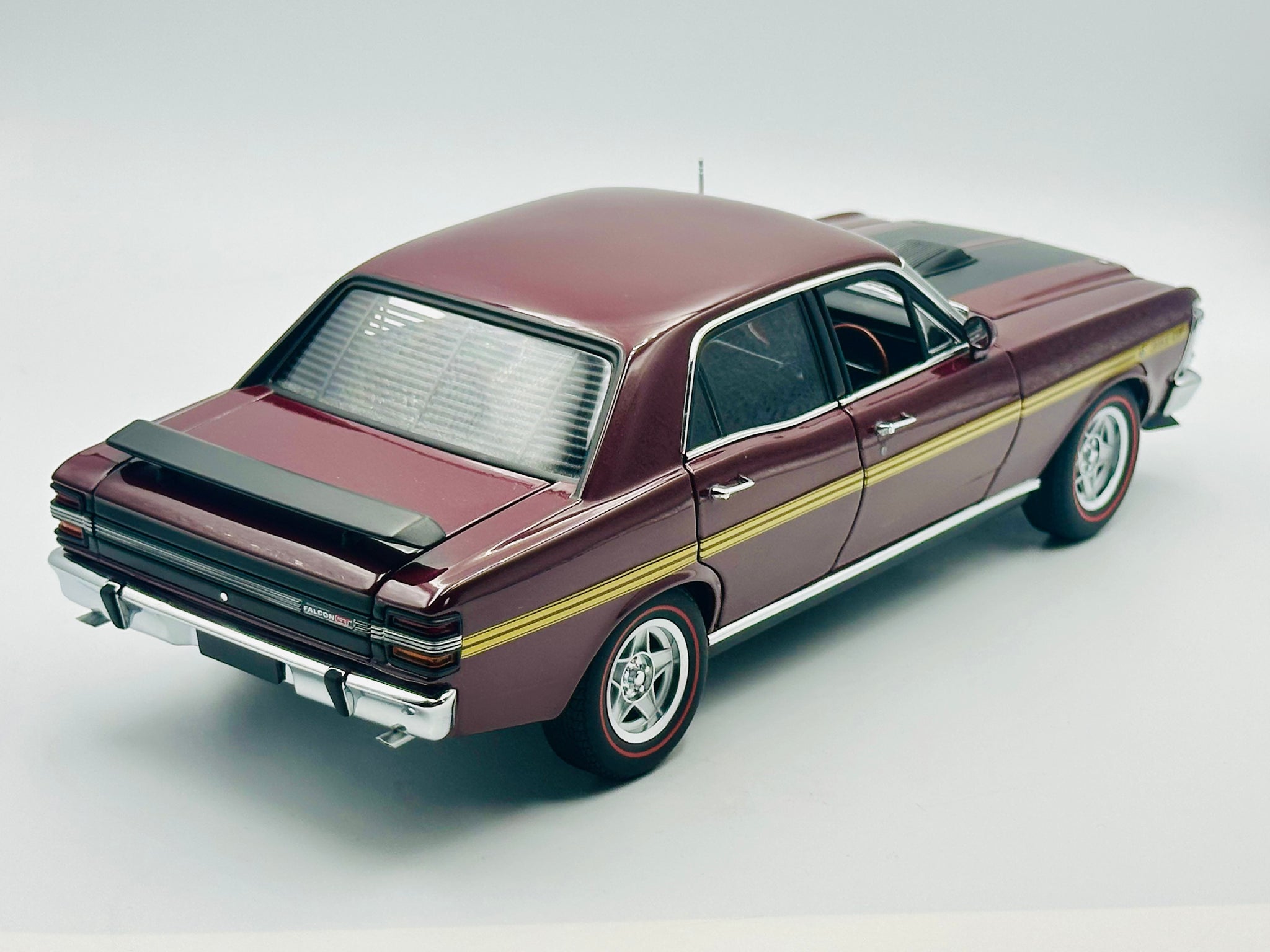 写真・グラフィック FALCON 1:18 Ford XY Falcon GTHO Phase 3 -- Vintage Burgundy w/Gold Stripes --