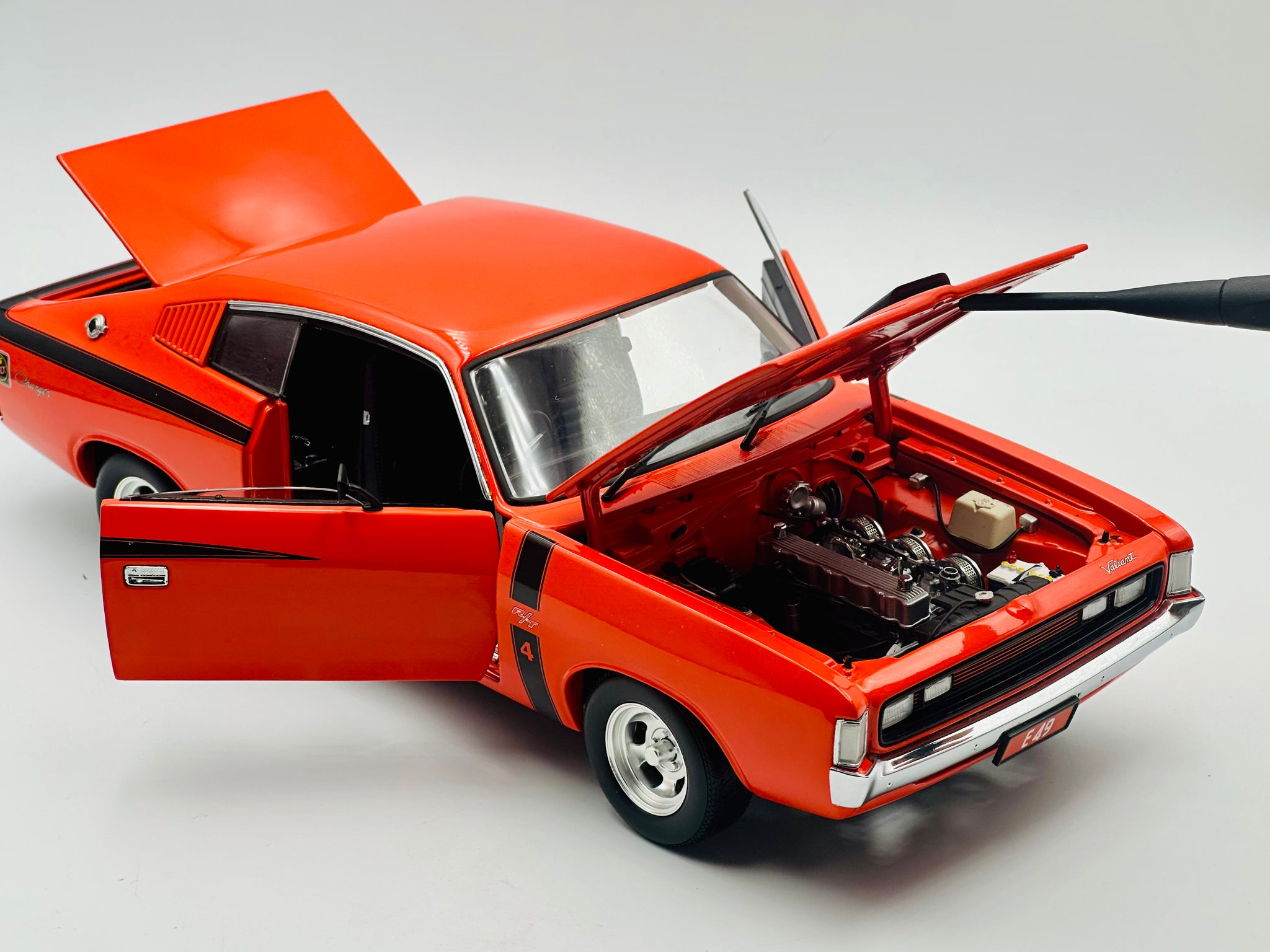 1:18 Chrysler Valiant E49 Charger Big Tank - Hemi Orange -- Classic Ca 1:18 Chrysler Valiant E49 Charger Big Tank - Hemi Orange -- Classic Ca