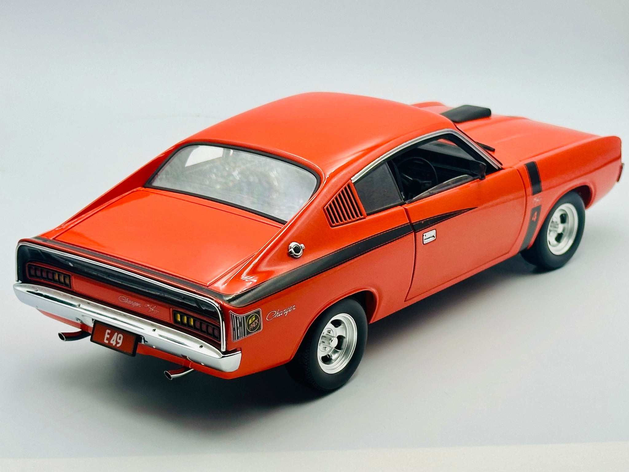 1:18 Chrysler Valiant E49 Charger Big Tank - Hemi Orange -- Classic Ca