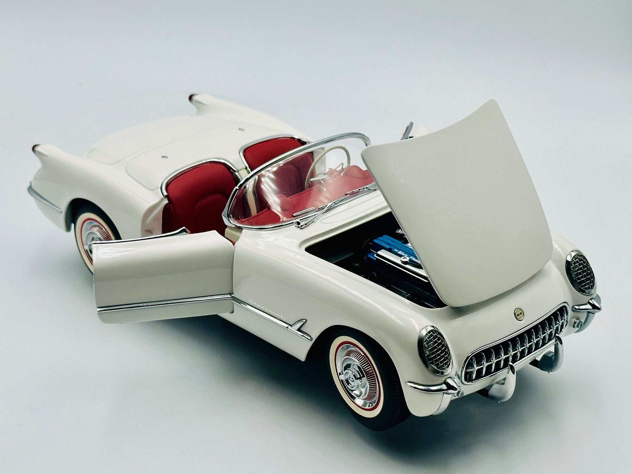 シボレーコルベット 1953POLO WHITE １／18 1:18 1953 Chevrolet Corvette Convertible - Polo White - AUTOart Millen
