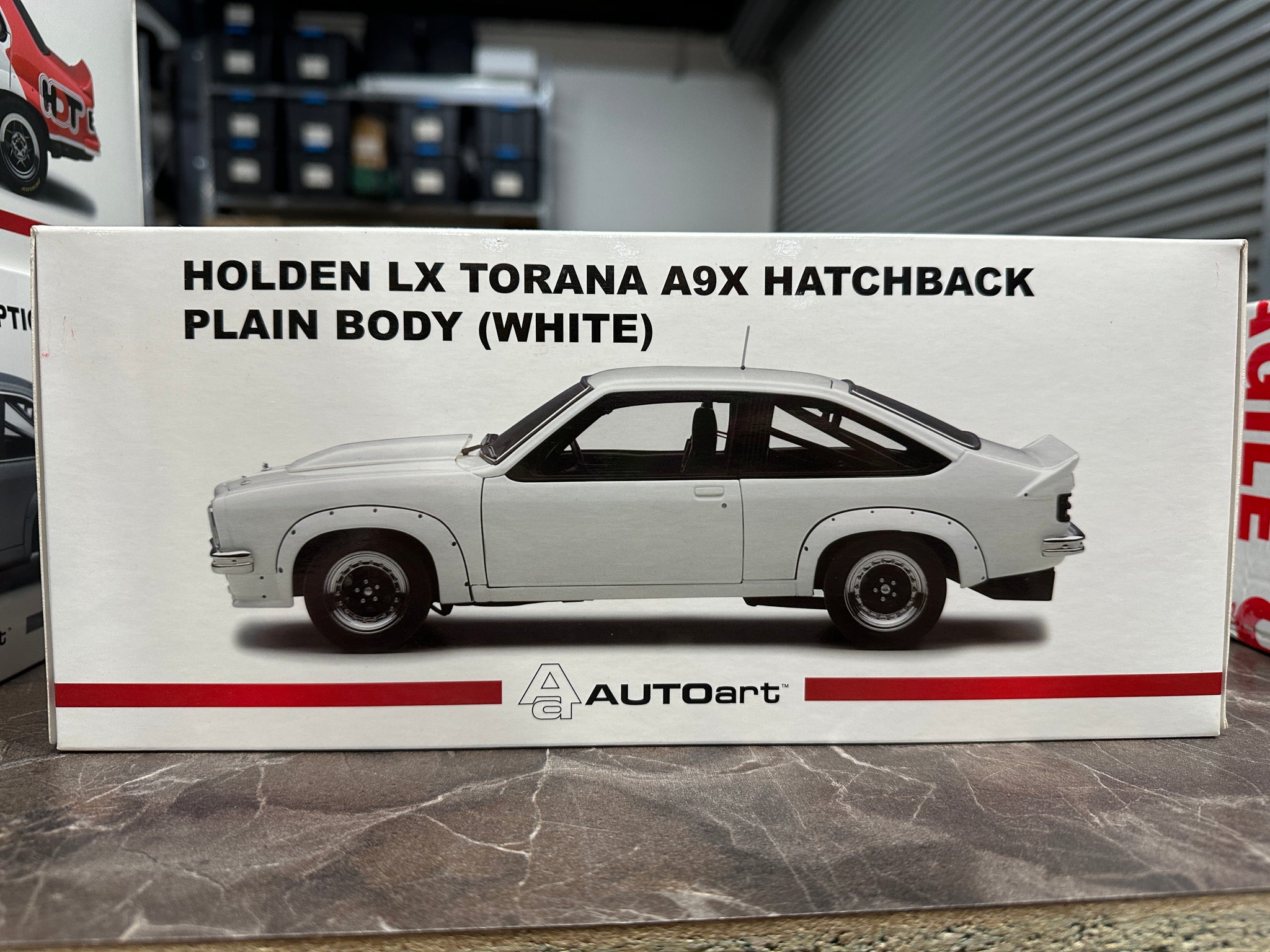 1:18 Holden LX Torana A9X Hathcback -- Plain Body White -- Biante/AUTO