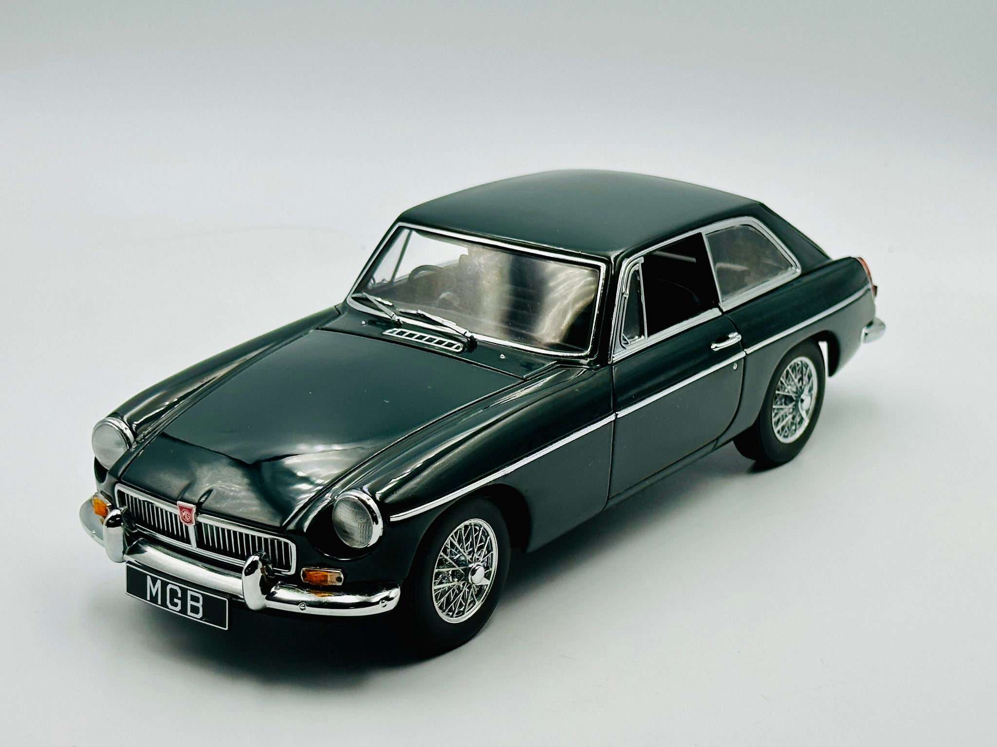 Minichamps - 1:18 - 1969 - MGB GT Coupé MK2 - Red - Autoart - Catawiki Minichamps - 1:18 - 1969 - MGB GT Coupé MK2 - Red - Autoart - Catawiki